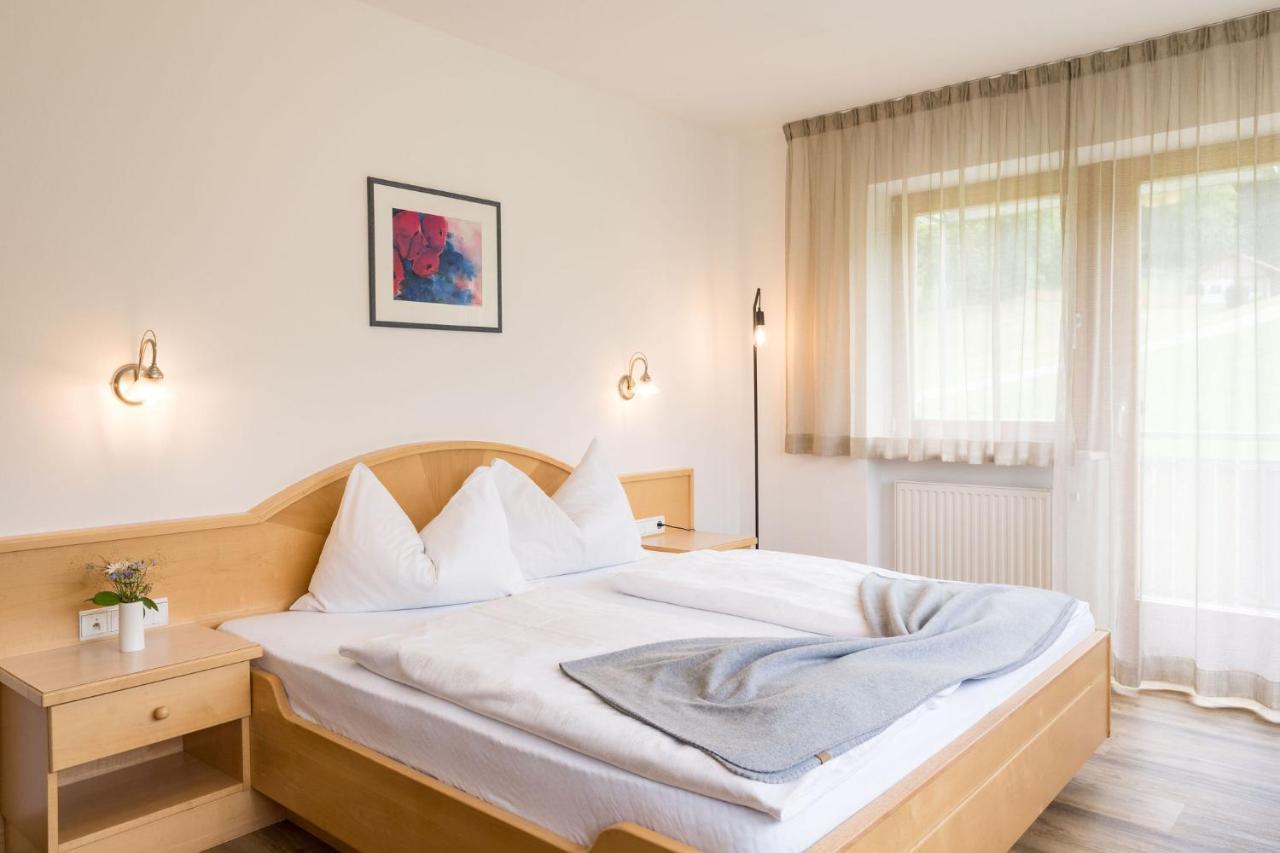 Garni Schorneck Bed and Breakfast Bruneck Exteriör bild