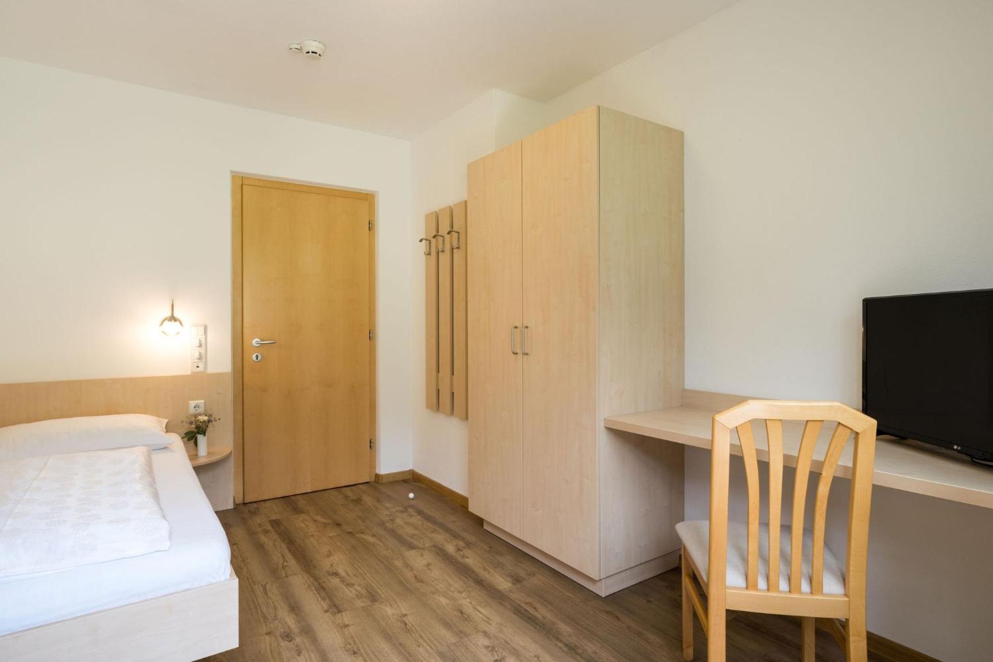 Garni Schorneck Bed and Breakfast Bruneck Exteriör bild