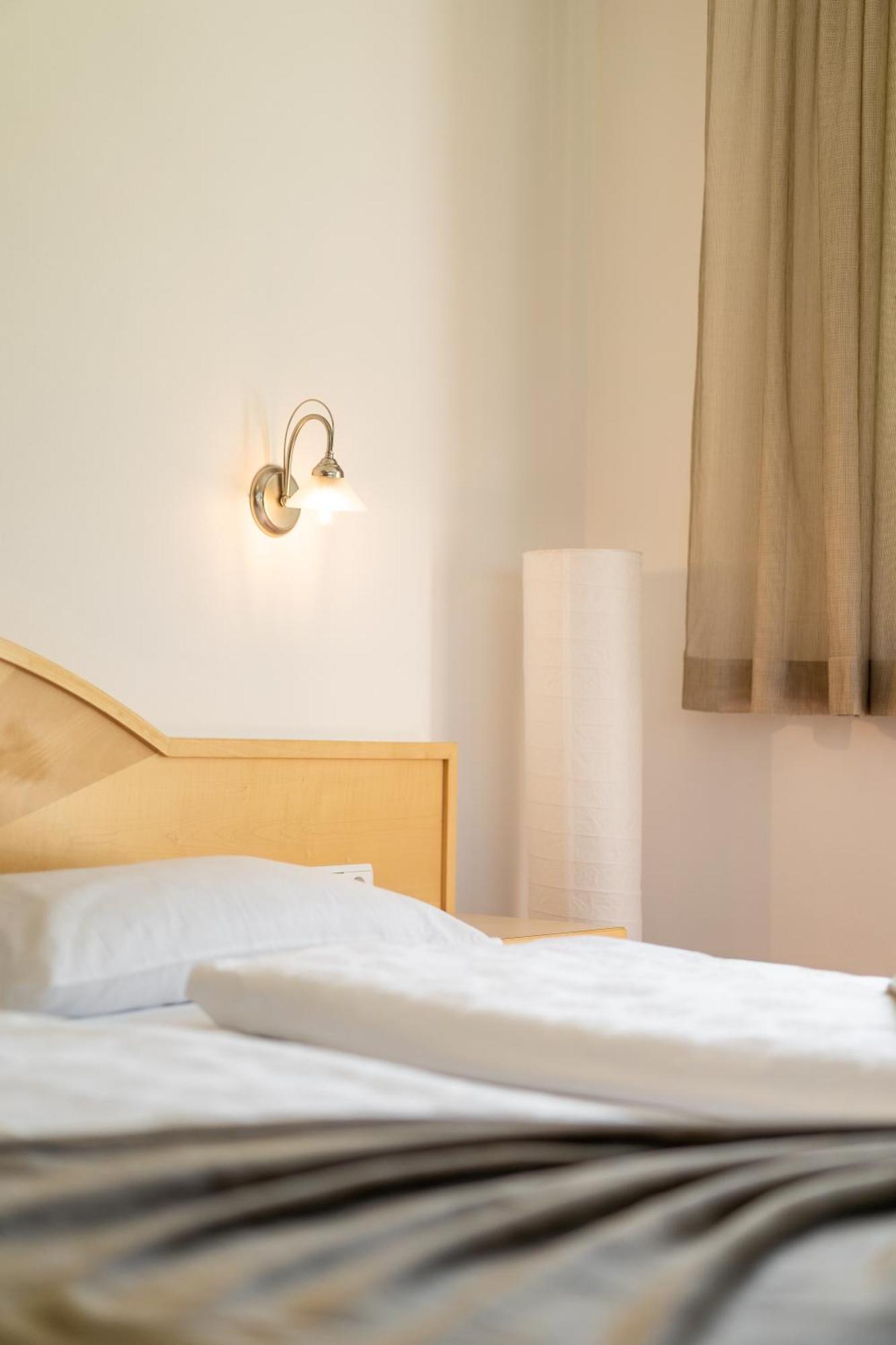 Garni Schorneck Bed and Breakfast Bruneck Exteriör bild
